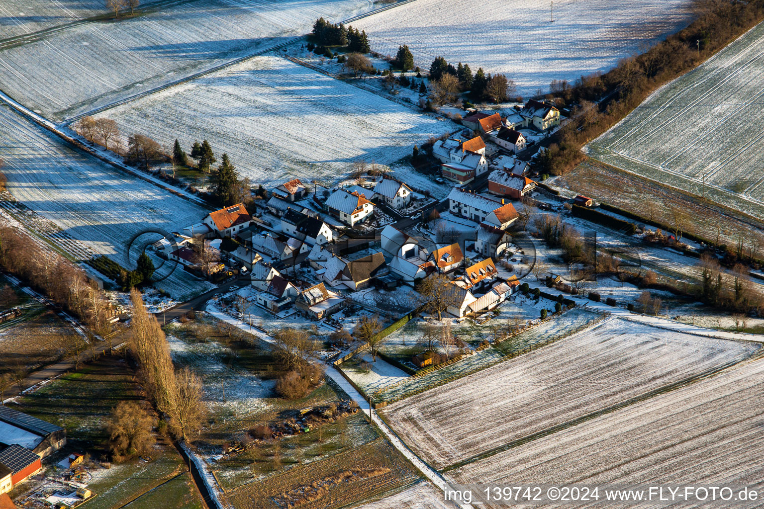 Im Winter bei Schnee von Nordwesten in Steinfeld im Bundesland Rheinland-Pfalz, Deutschland