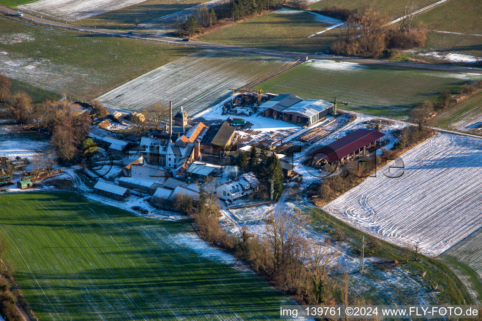 Holzwerk ORTH in der Schaidter Mühle im Winter bei Schnee in Wörth am Rhein im Bundesland Rheinland-Pfalz, Deutschland