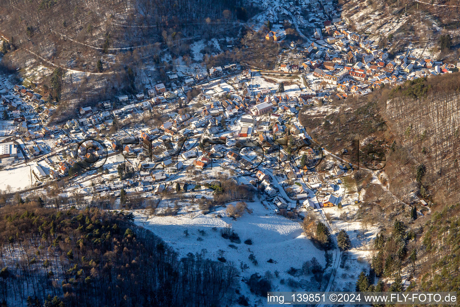 Luftbild von Ramberg im Bundesland Rheinland-Pfalz, Deutschland