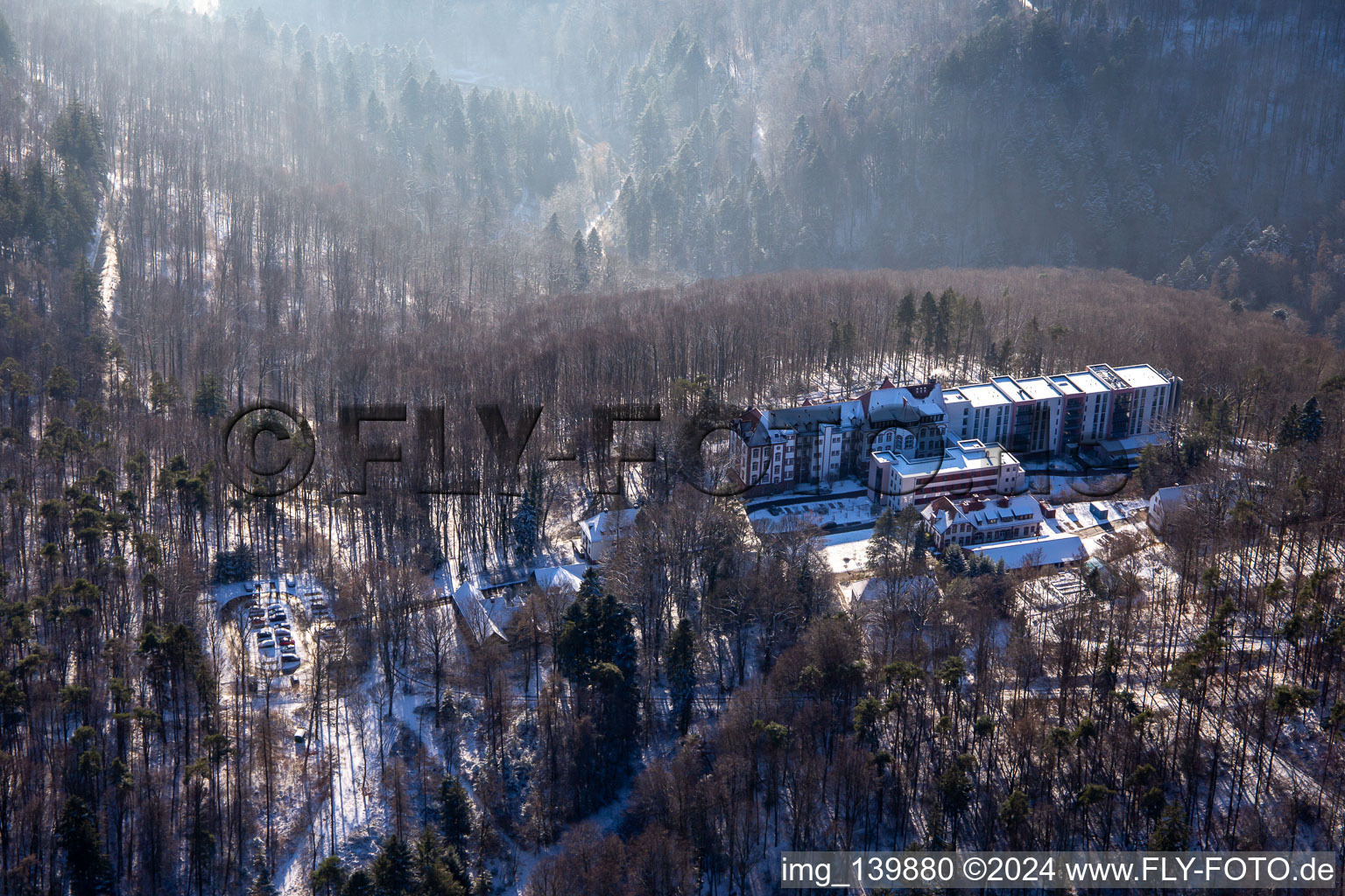 Luftbild von Fachklinik Eußerthal von Norden im Winter bei Schnee im Bundesland Rheinland-Pfalz, Deutschland