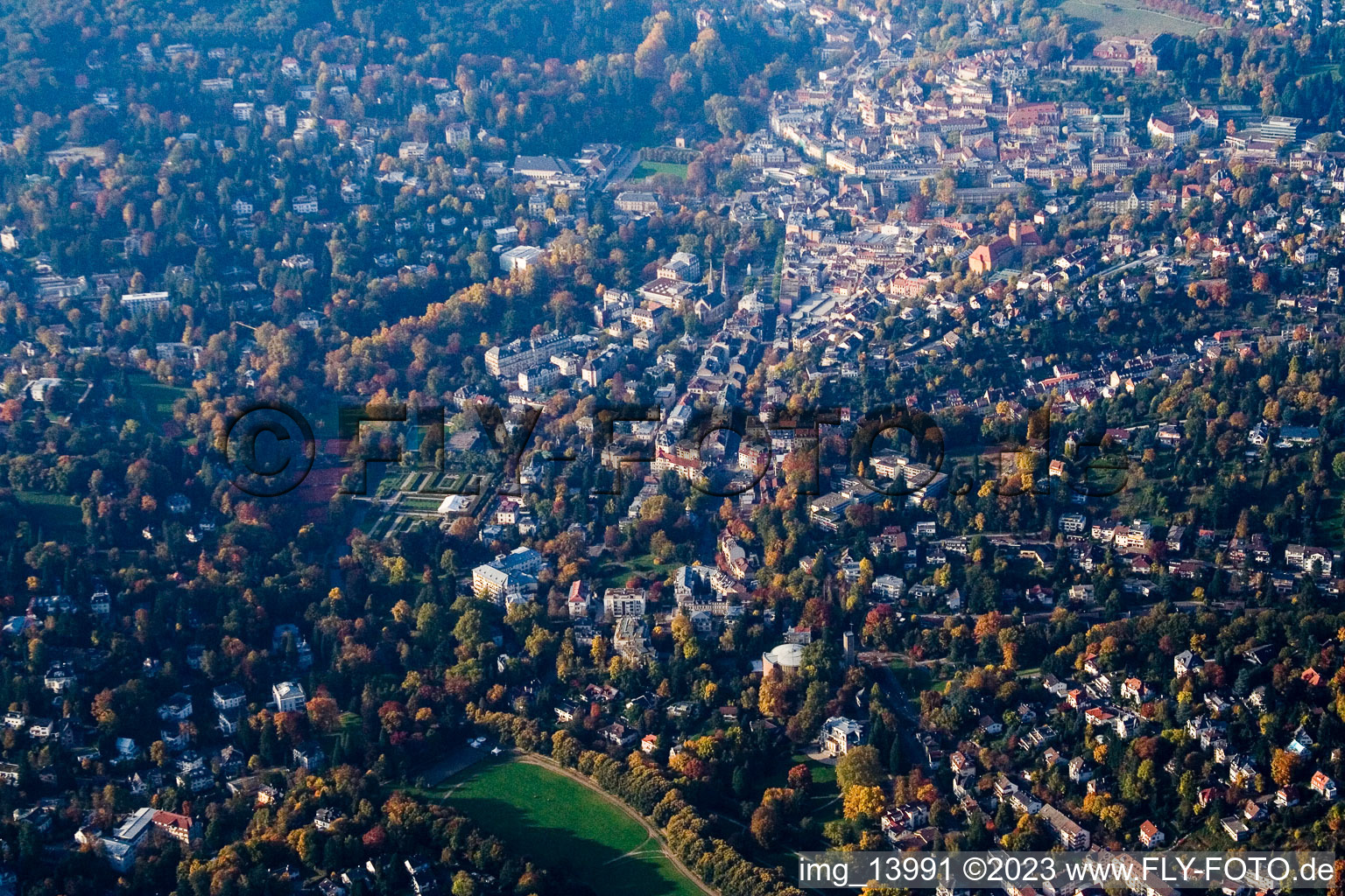 Luftaufnahme von Baden-Baden im Bundesland Baden-Württemberg, Deutschland