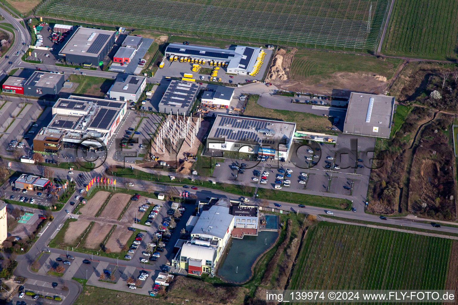 Luftbild von DECATHLON in Neustadt an der Weinstraße im Bundesland Rheinland-Pfalz, Deutschland