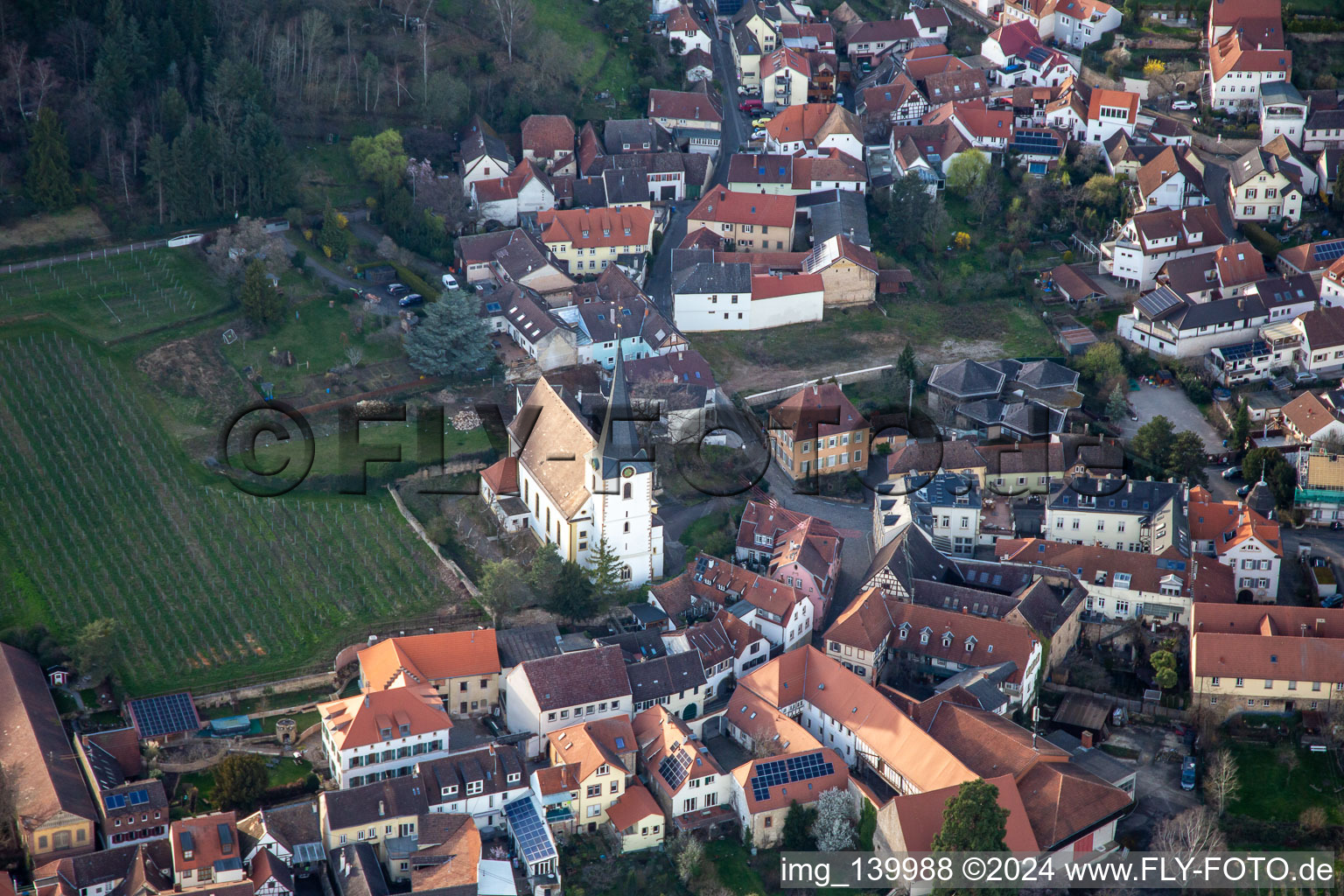 St. Jakobus Kirche im Ortsteil Hambach an der Weinstraße in Neustadt an der Weinstraße im Bundesland Rheinland-Pfalz, Deutschland