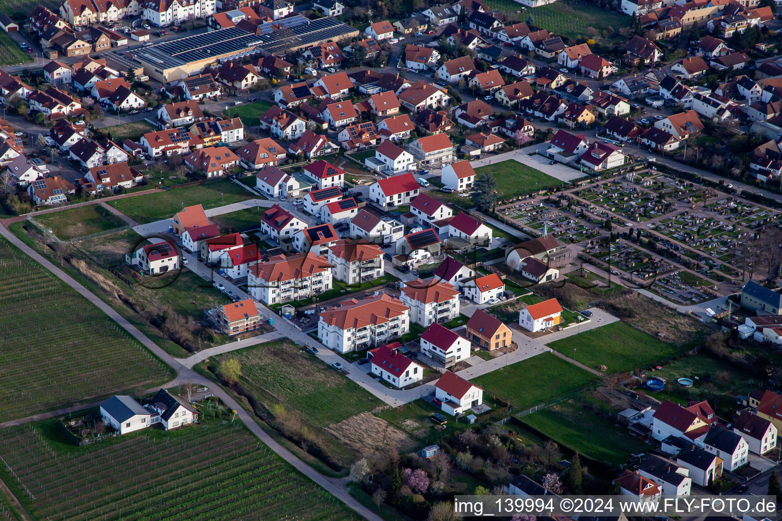 Luftbild von Neubaugebiet In den Sandwiesen in Maikammer im Bundesland Rheinland-Pfalz, Deutschland
