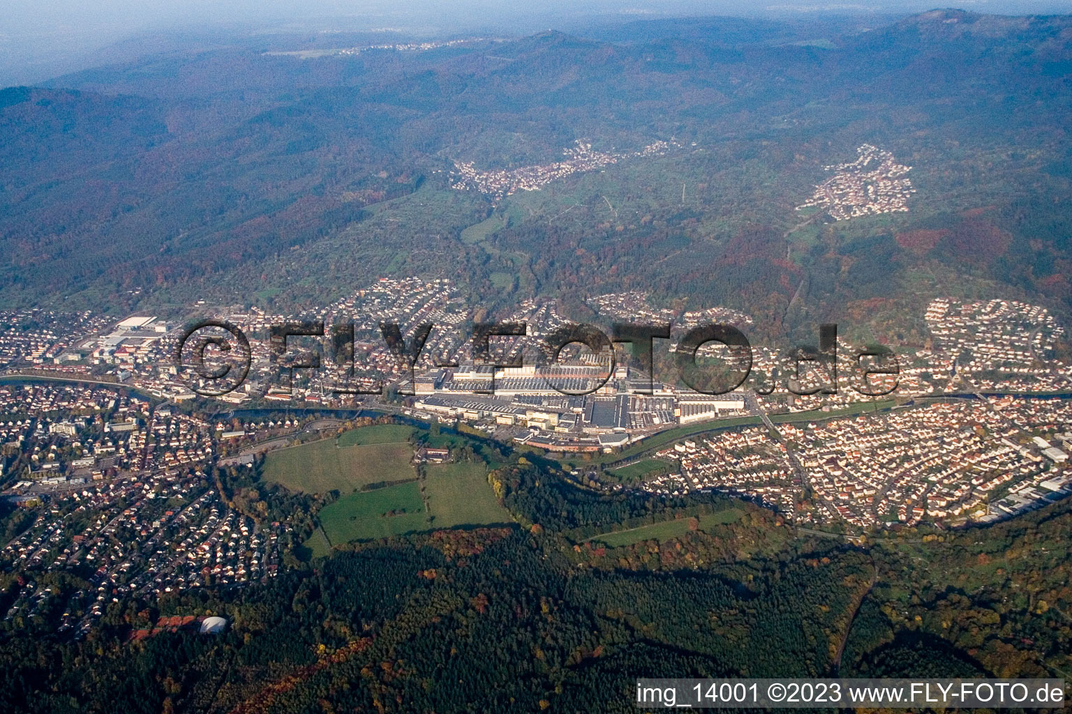 Gaggenau im Bundesland Baden-Württemberg, Deutschland aus der Drohnenperspektive