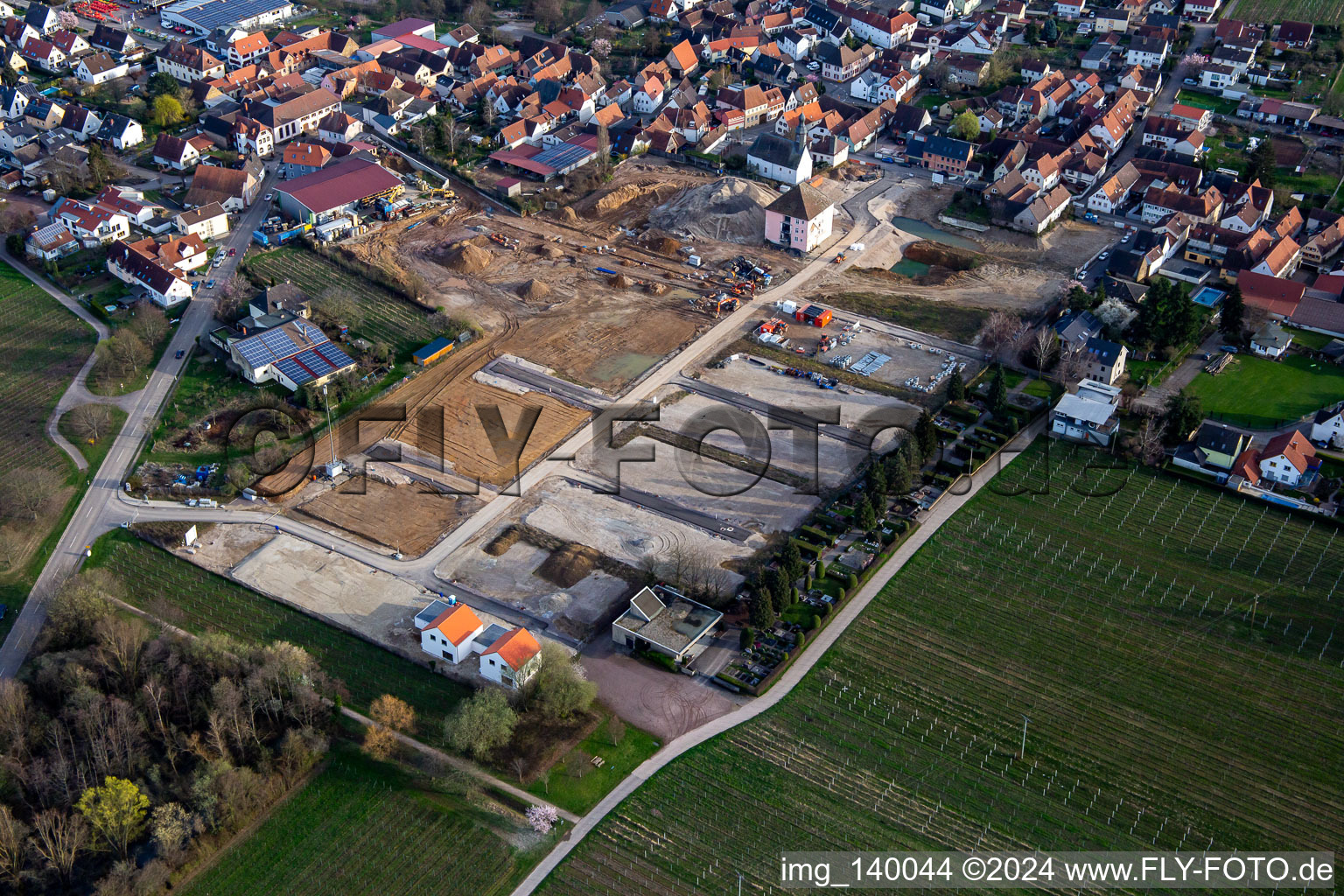 Neubaugebiet am ehemaligen Böchinger Schloss und Friedhof Böchingen im Bundesland Rheinland-Pfalz, Deutschland