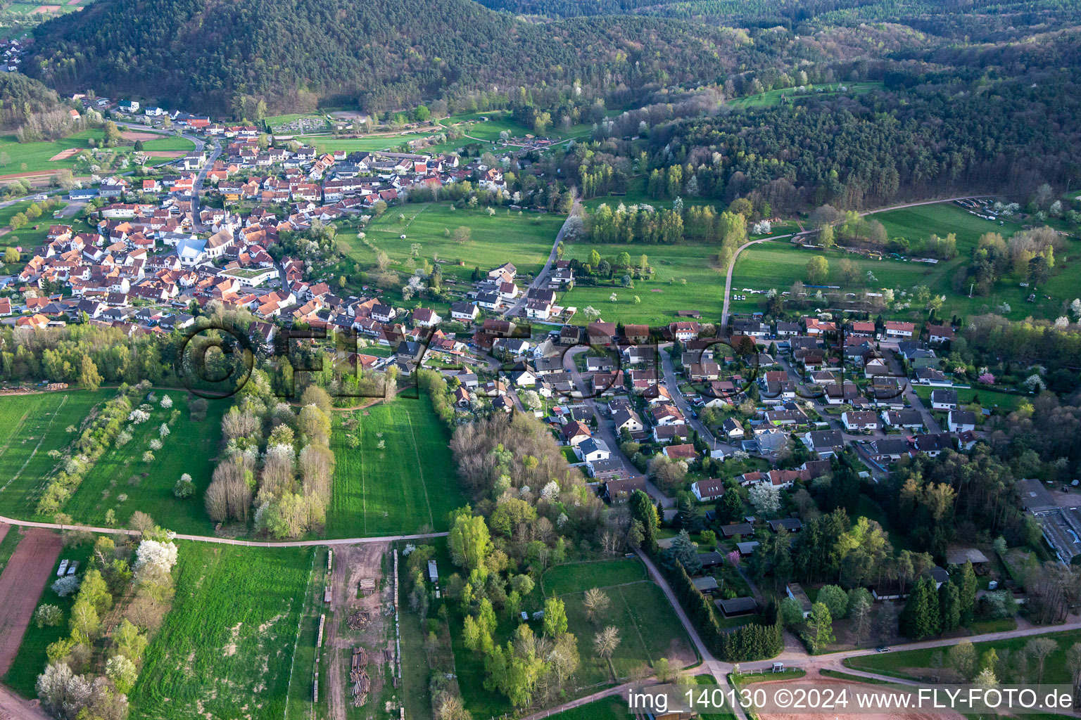 Ortsteil Gossersweiler in Gossersweiler-Stein im Bundesland Rheinland-Pfalz, Deutschland von der Drohne aus gesehen