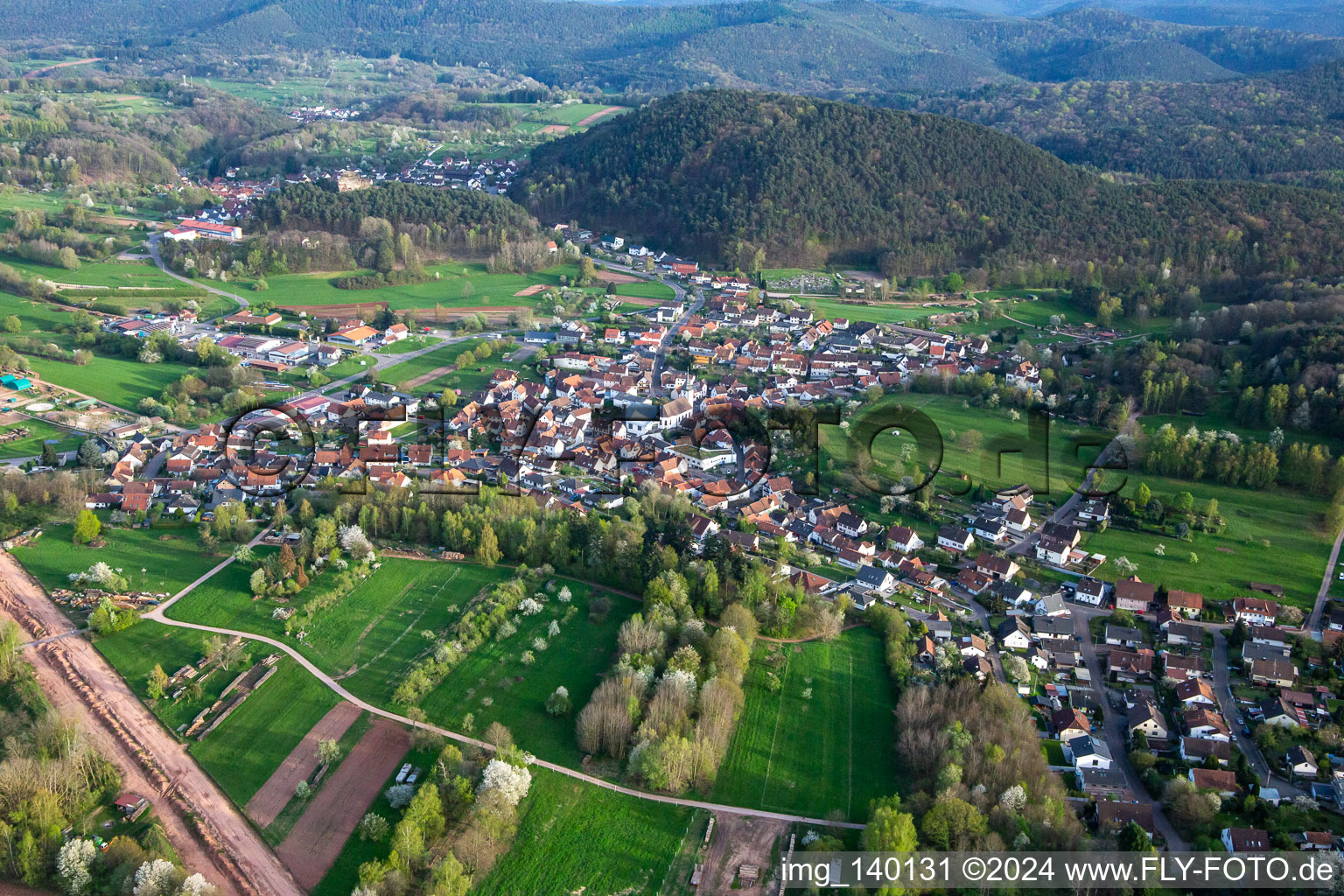 Luftbild von Ortsteil Gossersweiler in Gossersweiler-Stein im Bundesland Rheinland-Pfalz, Deutschland