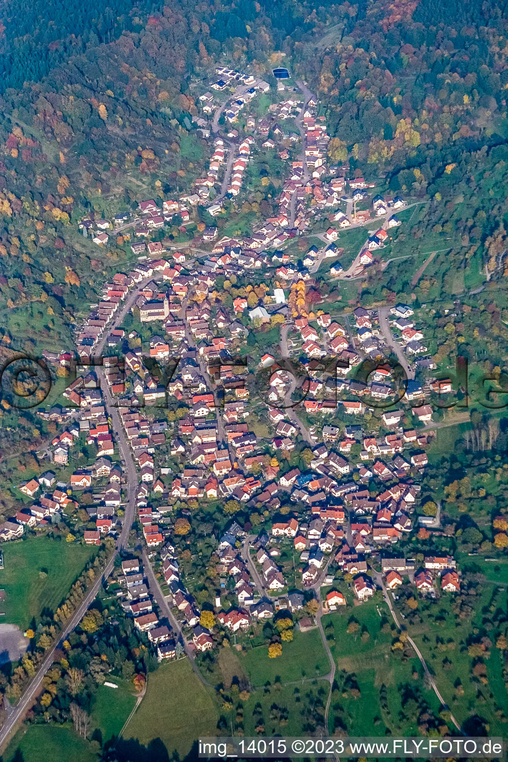 Luftbild von Dorf - Ansicht im Ortsteil Sulzbach in Gaggenau im Bundesland Baden-Württemberg, Deutschland