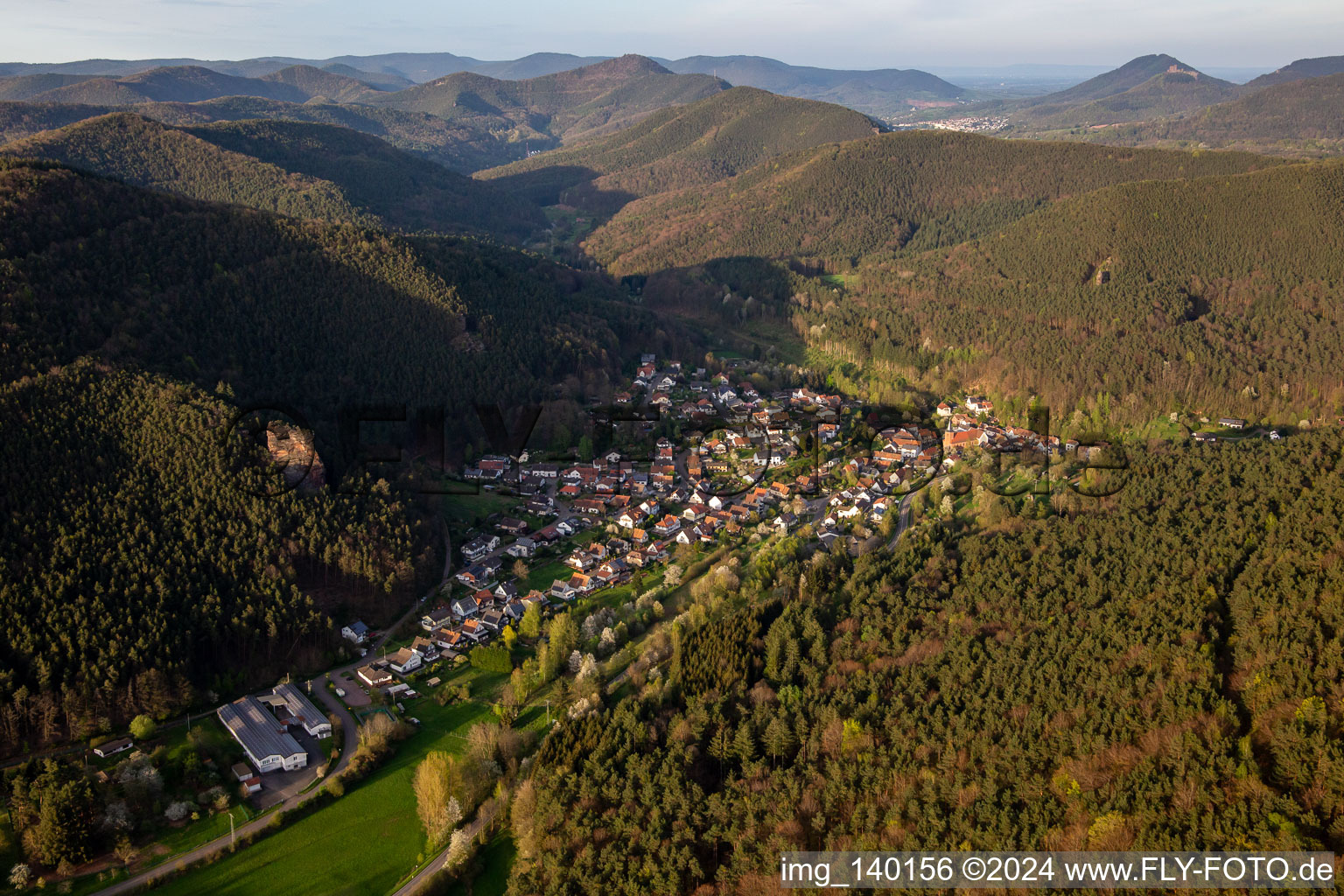 Luftbild von Unterm Friedrichsfelsen in Lug im Bundesland Rheinland-Pfalz, Deutschland