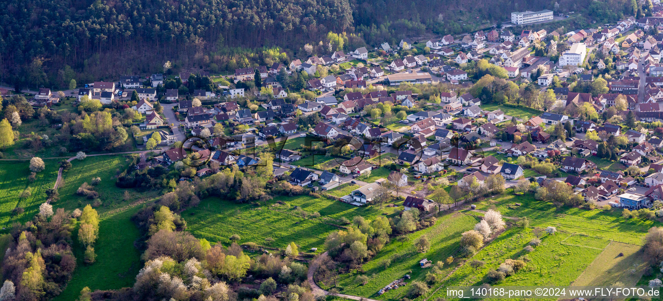 Luftbild von Von Nordosten in Hauenstein im Bundesland Rheinland-Pfalz, Deutschland