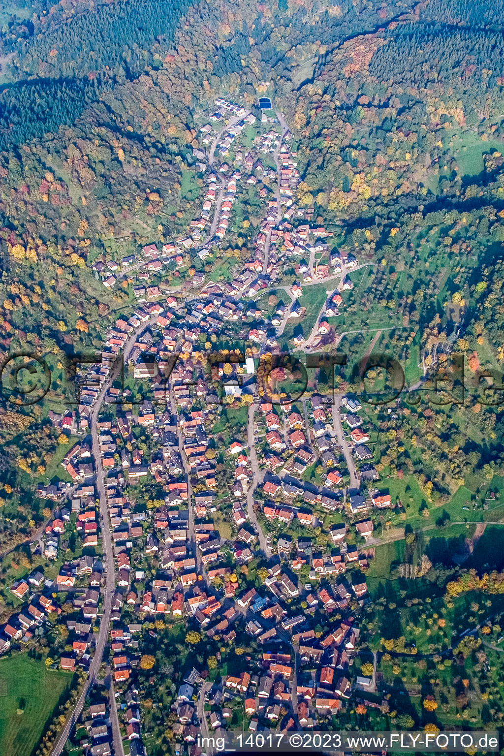 Luftaufnahme von Dorf - Ansicht im Ortsteil Sulzbach in Gaggenau im Bundesland Baden-Württemberg, Deutschland