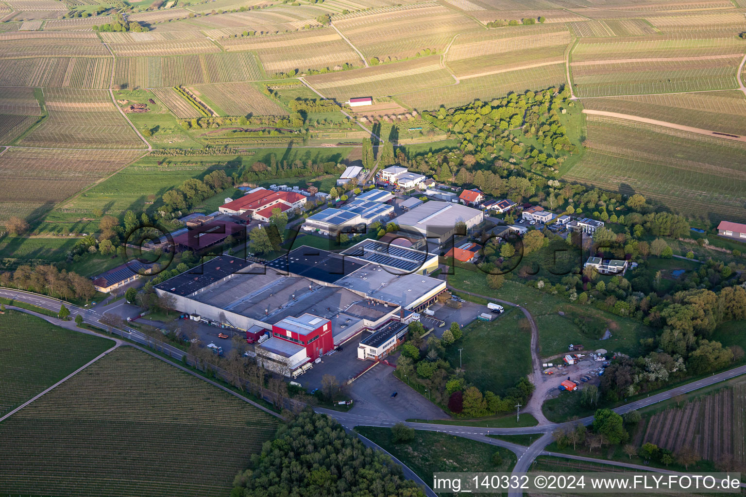 Großkelterei Klein Kalmit in Ilbesheim bei Landau in der Pfalz im Bundesland Rheinland-Pfalz, Deutschland