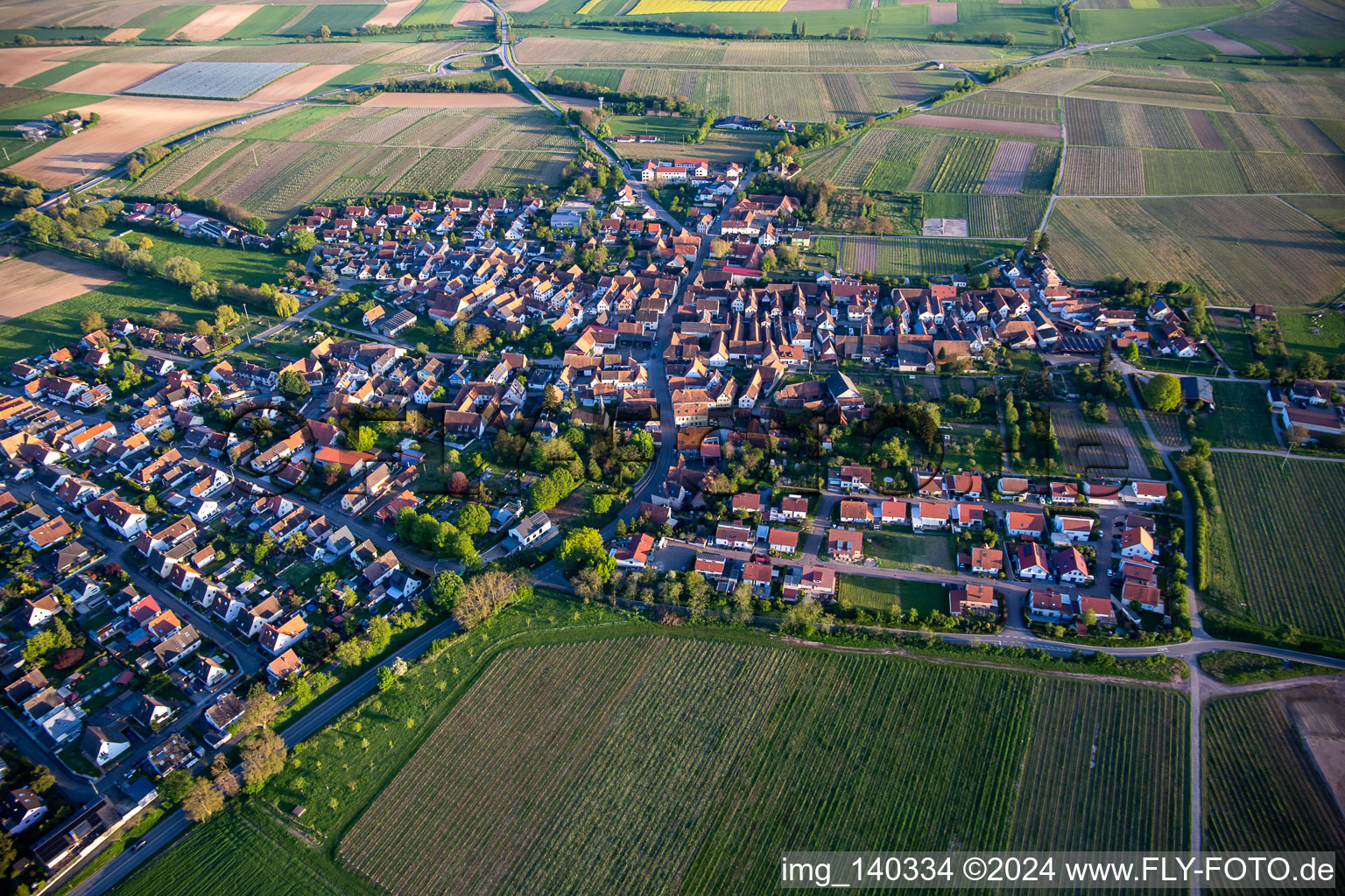 Impflingen von Norden im Bundesland Rheinland-Pfalz, Deutschland