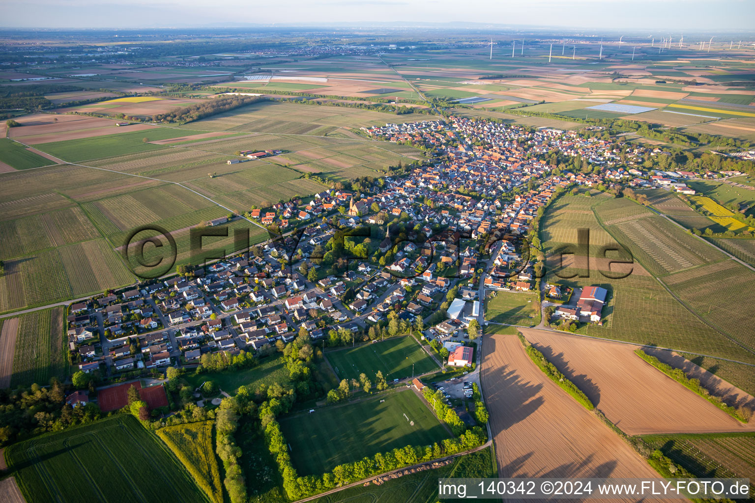 Von Südwesten in Insheim im Bundesland Rheinland-Pfalz, Deutschland