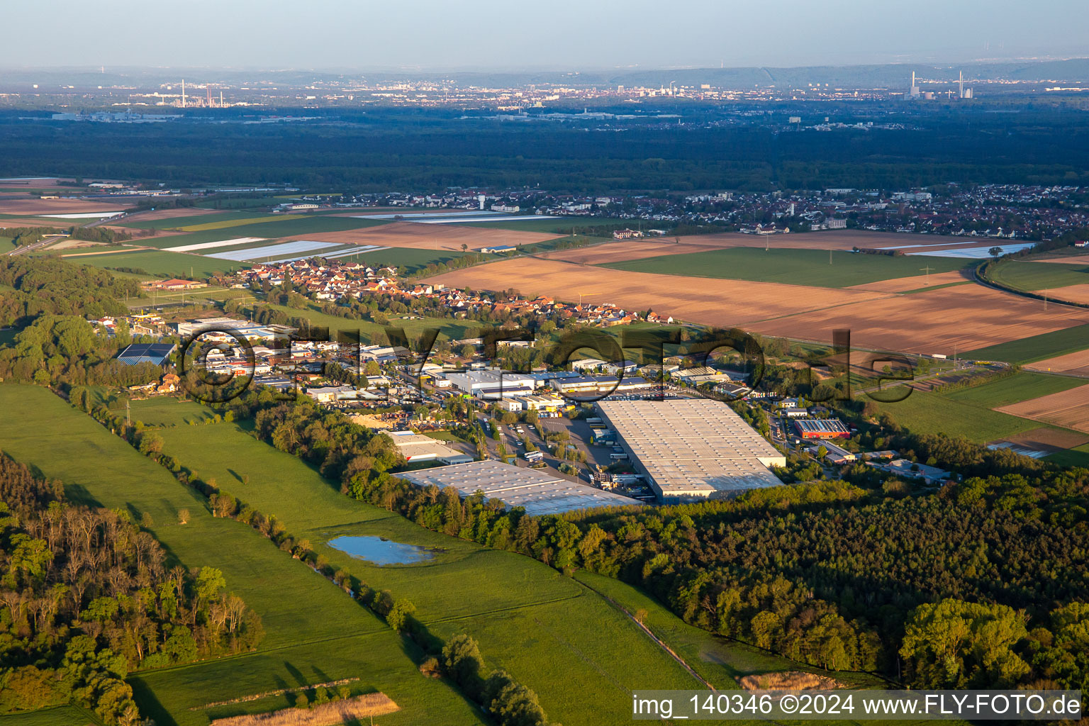 Gewerbegebiet Horst von Westen im Ortsteil Minderslachen in Kandel im Bundesland Rheinland-Pfalz, Deutschland