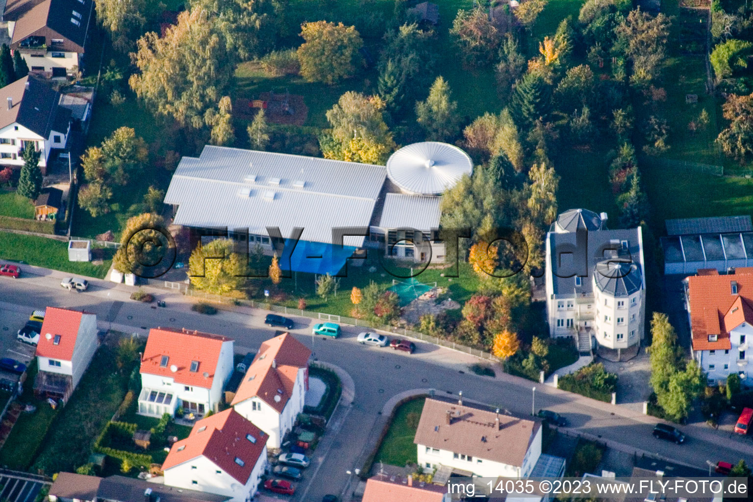 Schrägluftbild von Ortsteil Völkersbach in Malsch im Bundesland Baden-Württemberg, Deutschland