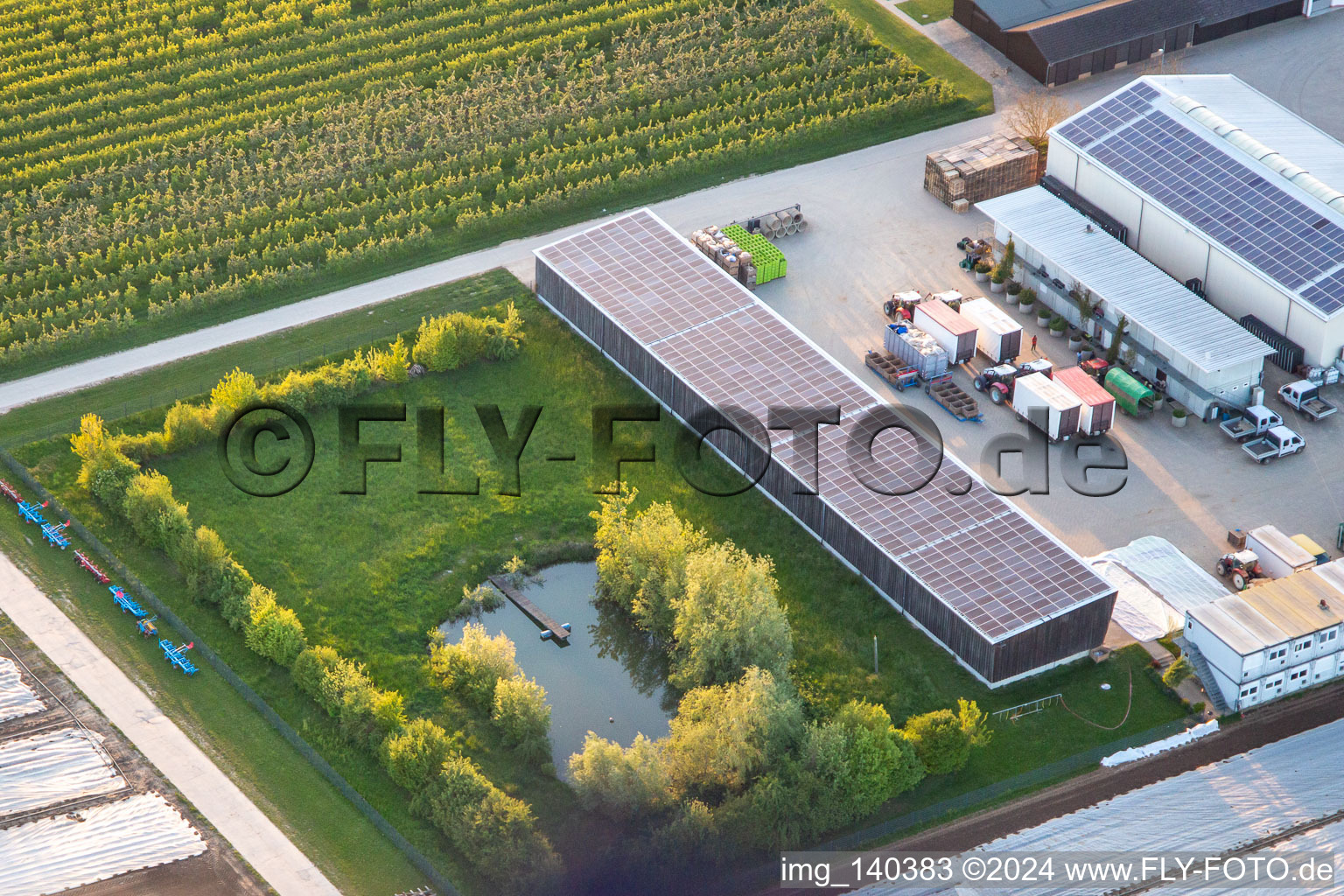 Schrägluftbild von Bauers Garten in Winden im Bundesland Rheinland-Pfalz, Deutschland