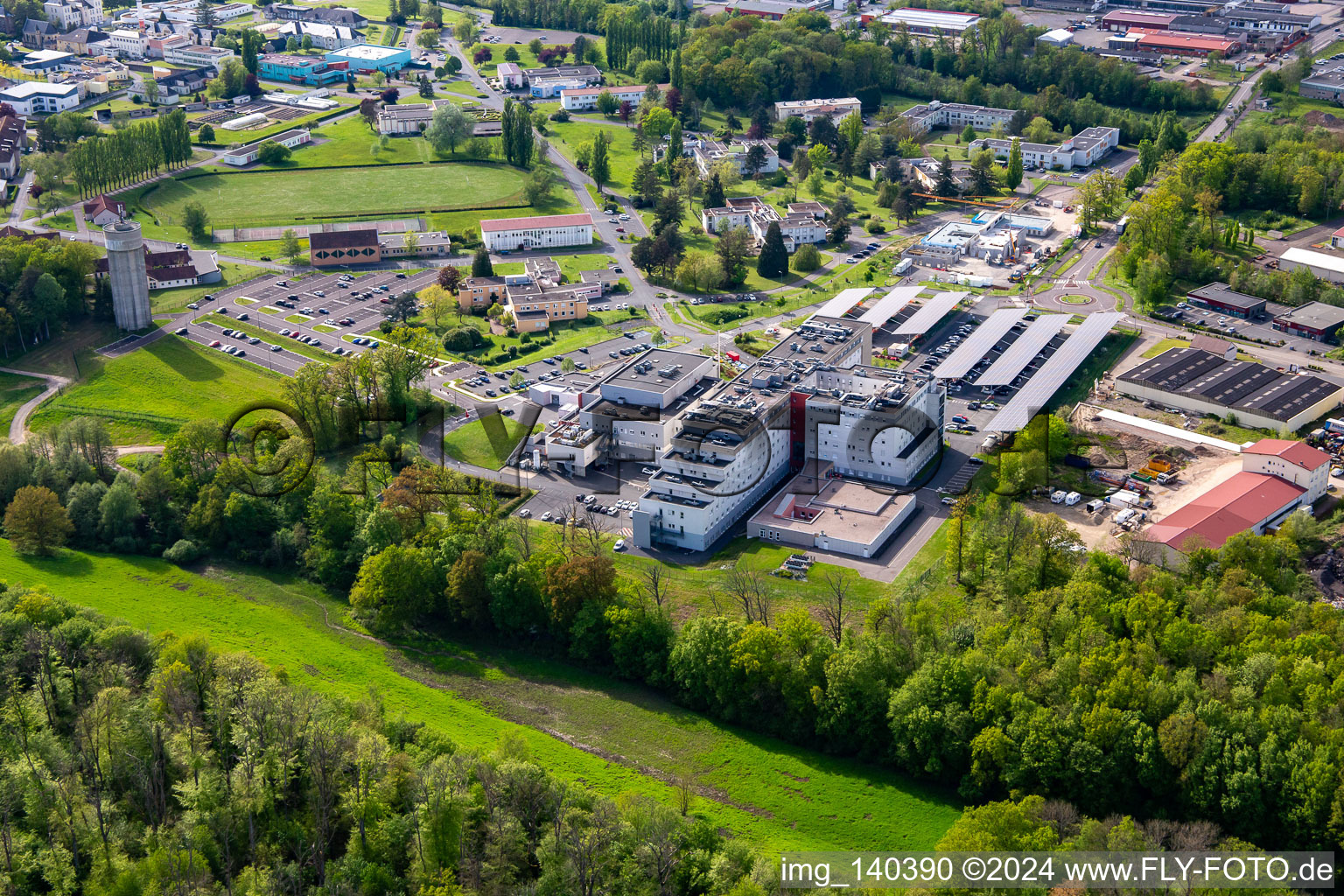 Hospital Robert-Pax im Ortsteil Zone Industrielle du Grand Bois Fayencerie in Saargemünd im Bundesland Moselle, Frankreich