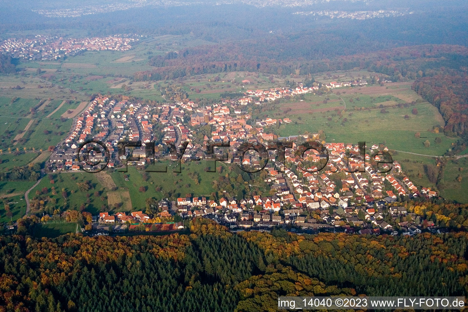 Ortsteil Schöllbronn in Ettlingen im Bundesland Baden-Württemberg, Deutschland aus der Drohnenperspektive