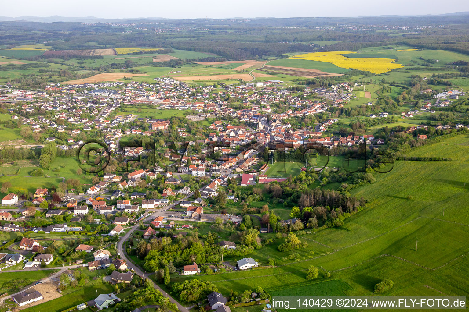 Rohrbach-lès-Bitche von Nordwesten im Bundesland Moselle, Frankreich