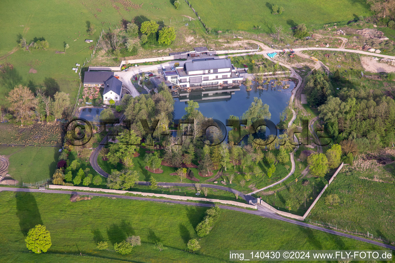 Villa am See in Rohrbach-lès-Bitche im Bundesland Moselle, Frankreich