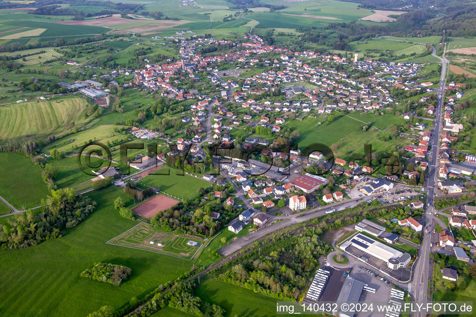 Von Westen in Petit-Réderching im Bundesland Moselle, Frankreich