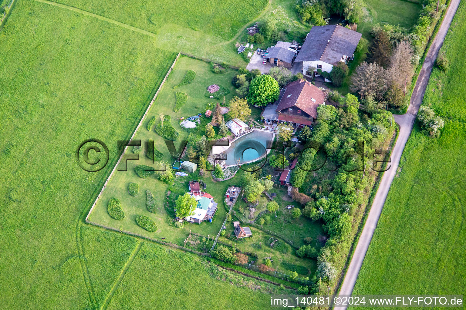 Luftbild von Gartenidyll in Blies-Ébersing im Bundesland Moselle, Frankreich