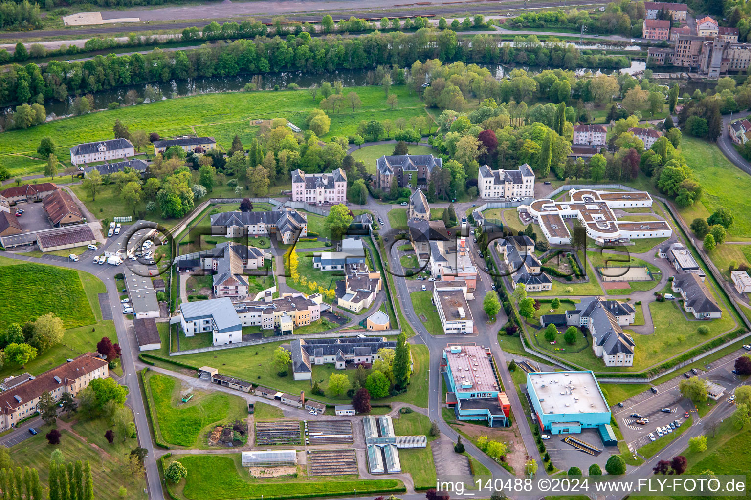 Ctre Hospitalier Spécialisé im Ortsteil Zone Industrielle du Grand Bois Fayencerie in Saargemünd im Bundesland Moselle, Frankreich