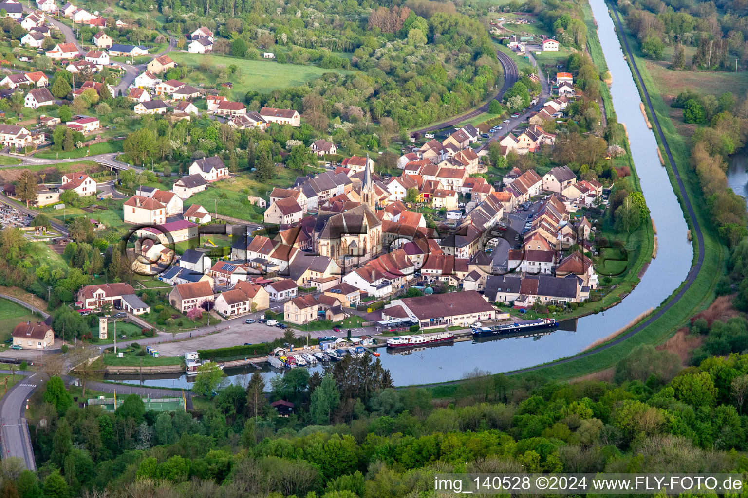 Luftaufnahme von Wittring von Süden im Bundesland Moselle, Frankreich