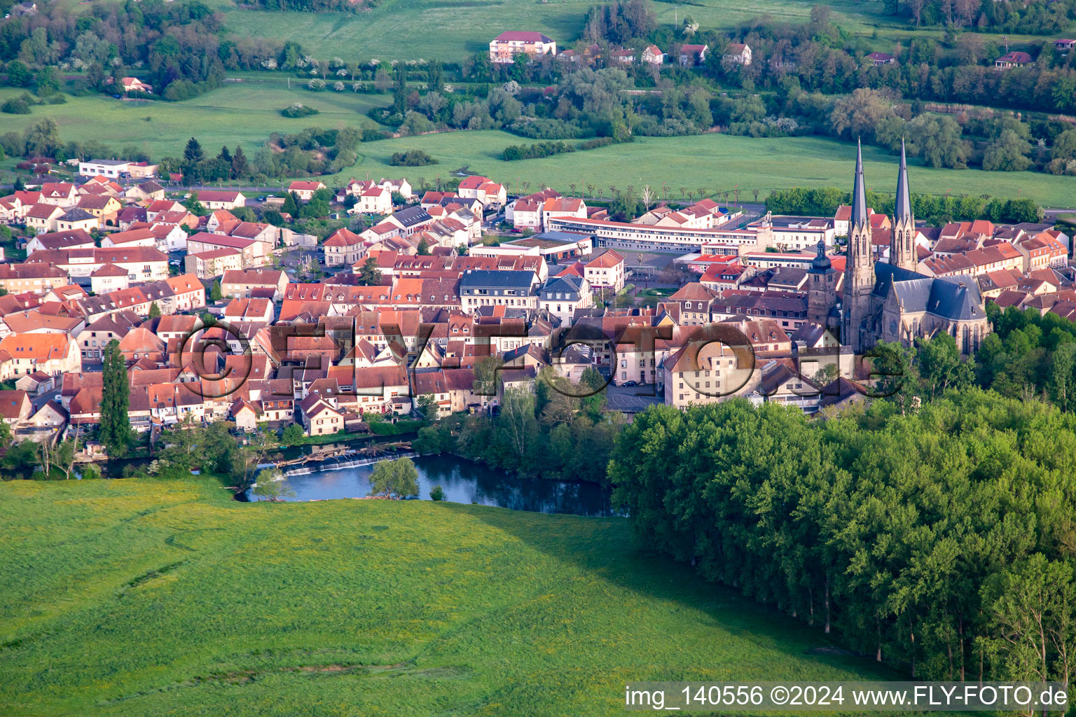 Flußwehr der Saar in Sarralbe im Bundesland Moselle, Frankreich