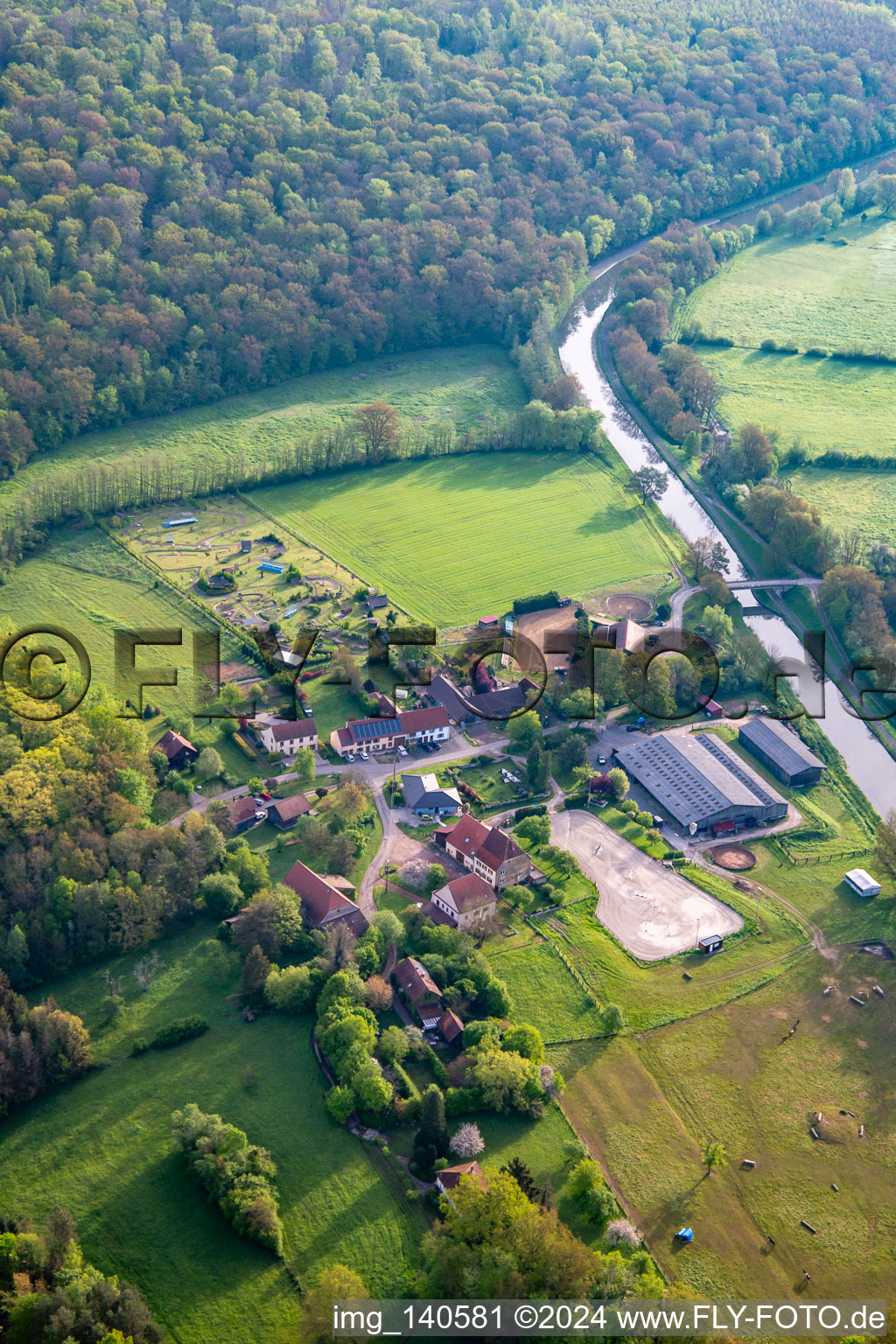 Luftaufnahme von Parc Nature de Cheval in Neuweyerhof in Altwiller im Bundesland Bas-Rhin, Frankreich
