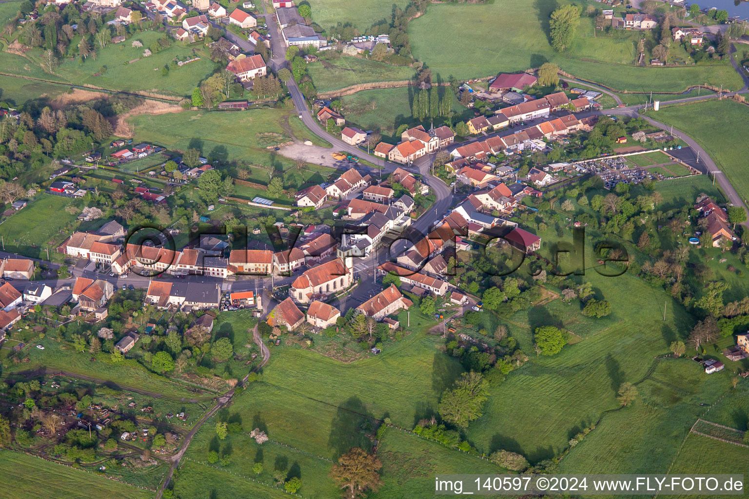 Grande Rue in Mittersheim im Bundesland Moselle, Frankreich