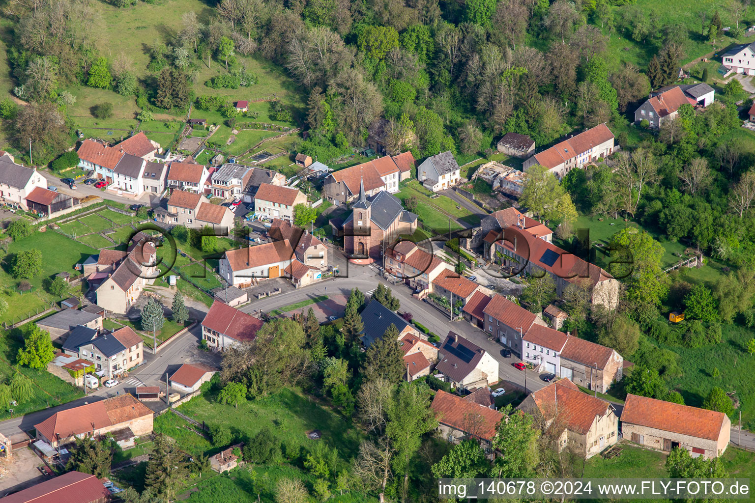 Luftbild von Guising in Bettviller im Bundesland Moselle, Frankreich