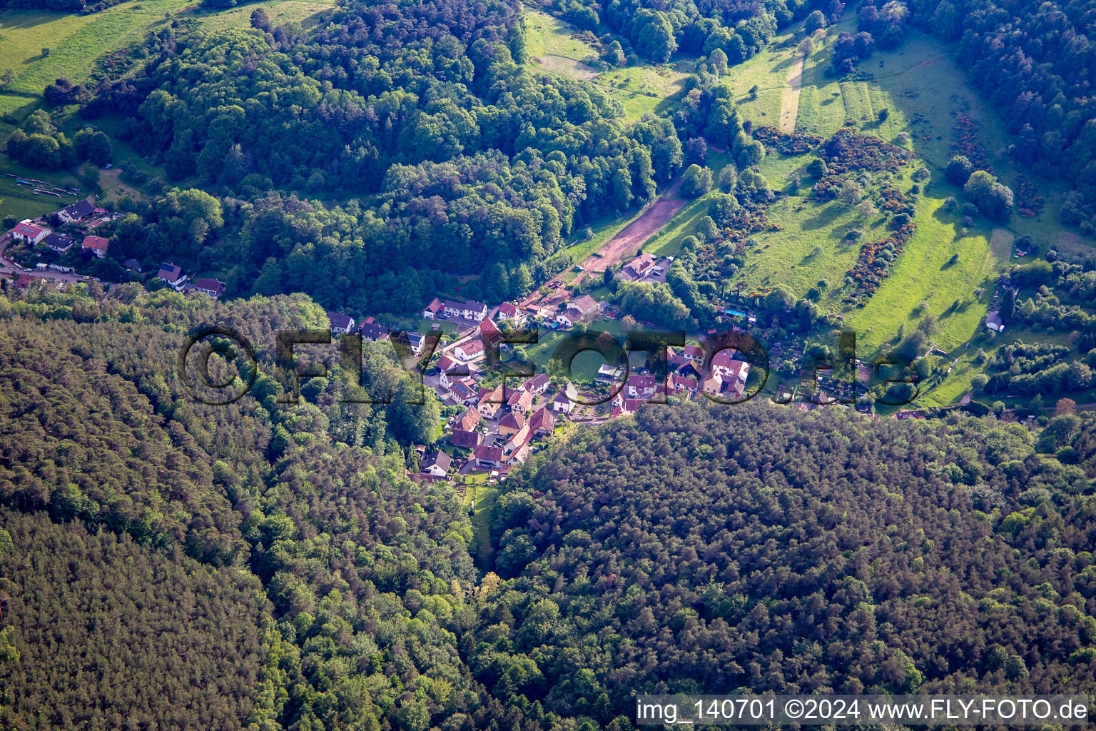 Drohnenaufname von Ortsteil Blankenborn in Bad Bergzabern im Bundesland Rheinland-Pfalz, Deutschland