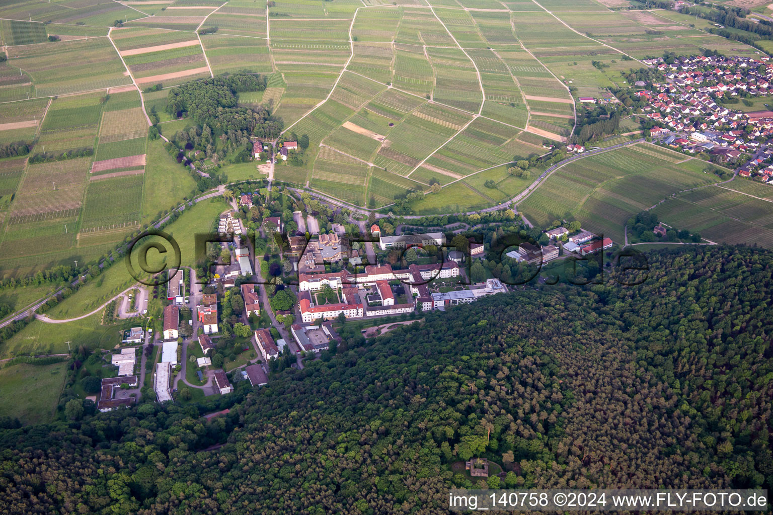 Pfalzklinik Landeck in Klingenmünster im Bundesland Rheinland-Pfalz, Deutschland aus der Vogelperspektive