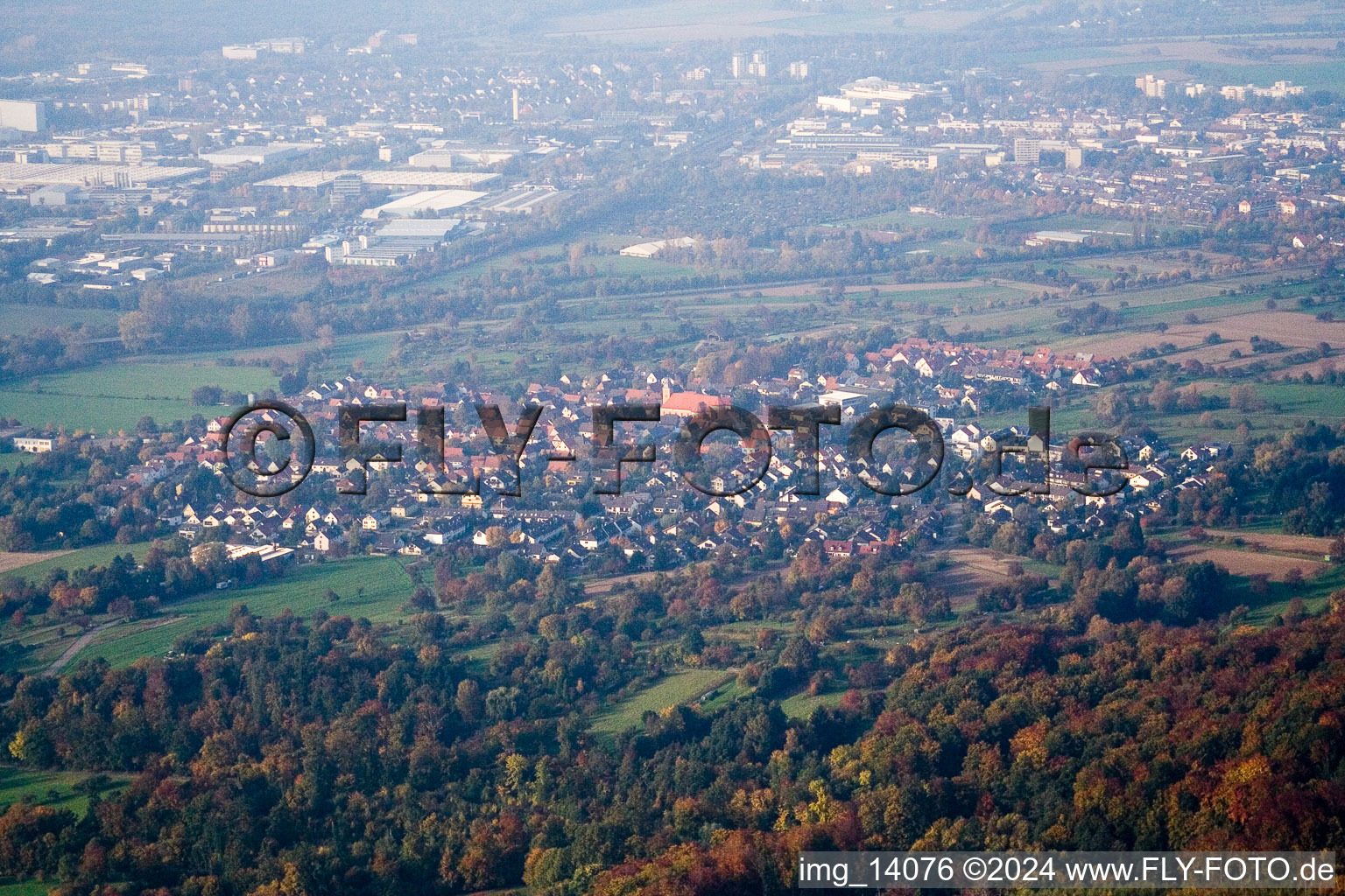 Drohnenaufname von Ortsteil Oberweier in Ettlingen im Bundesland Baden-Württemberg, Deutschland