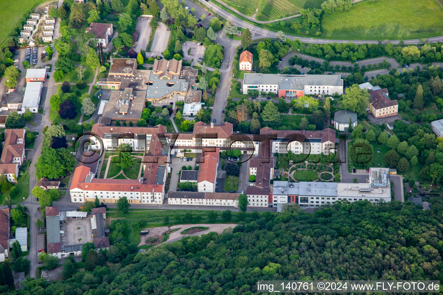 Pfalzklinik Landeck in Klingenmünster im Bundesland Rheinland-Pfalz, Deutschland aus der Luft betrachtet