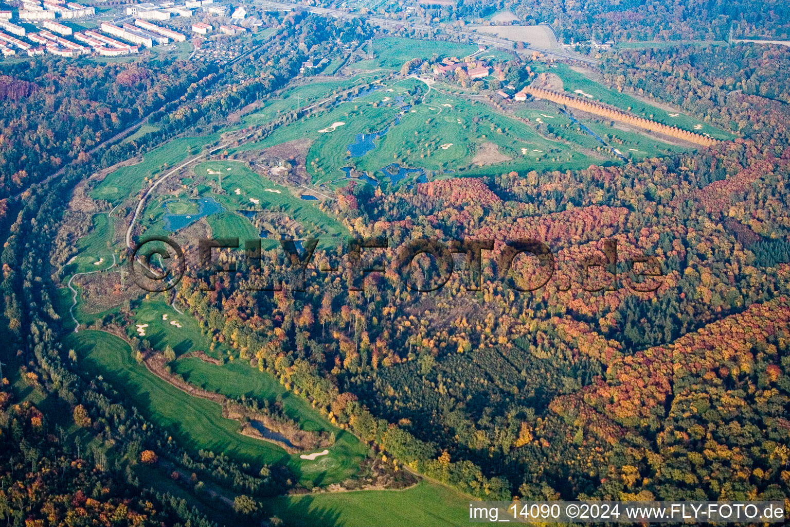 Luftaufnahme von Hofgut Scheibenhardt, Golfplatz im Ortsteil Beiertheim-Bulach in Karlsruhe im Bundesland Baden-Württemberg, Deutschland