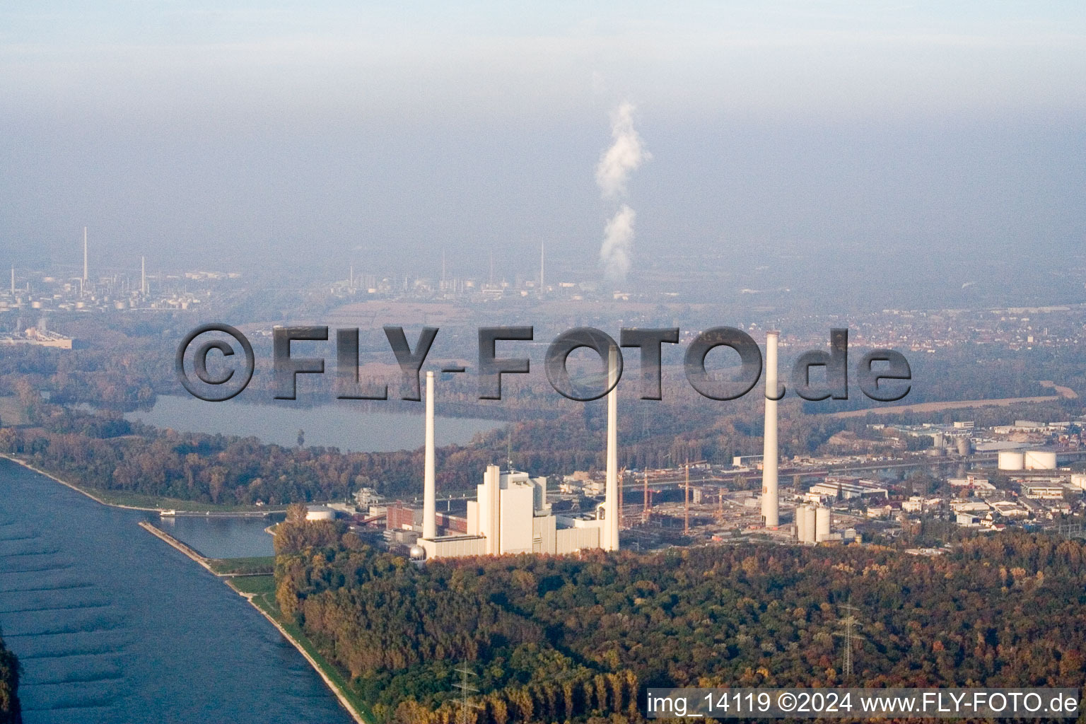 Schrägluftbild von EnBW Kraftwerk im Ortsteil Rheinhafen in Karlsruhe im Bundesland Baden-Württemberg, Deutschland