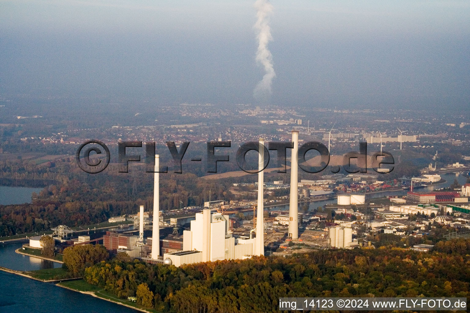 EnBW Kraftwerk im Ortsteil Rheinhafen in Karlsruhe im Bundesland Baden-Württemberg, Deutschland aus der Luft