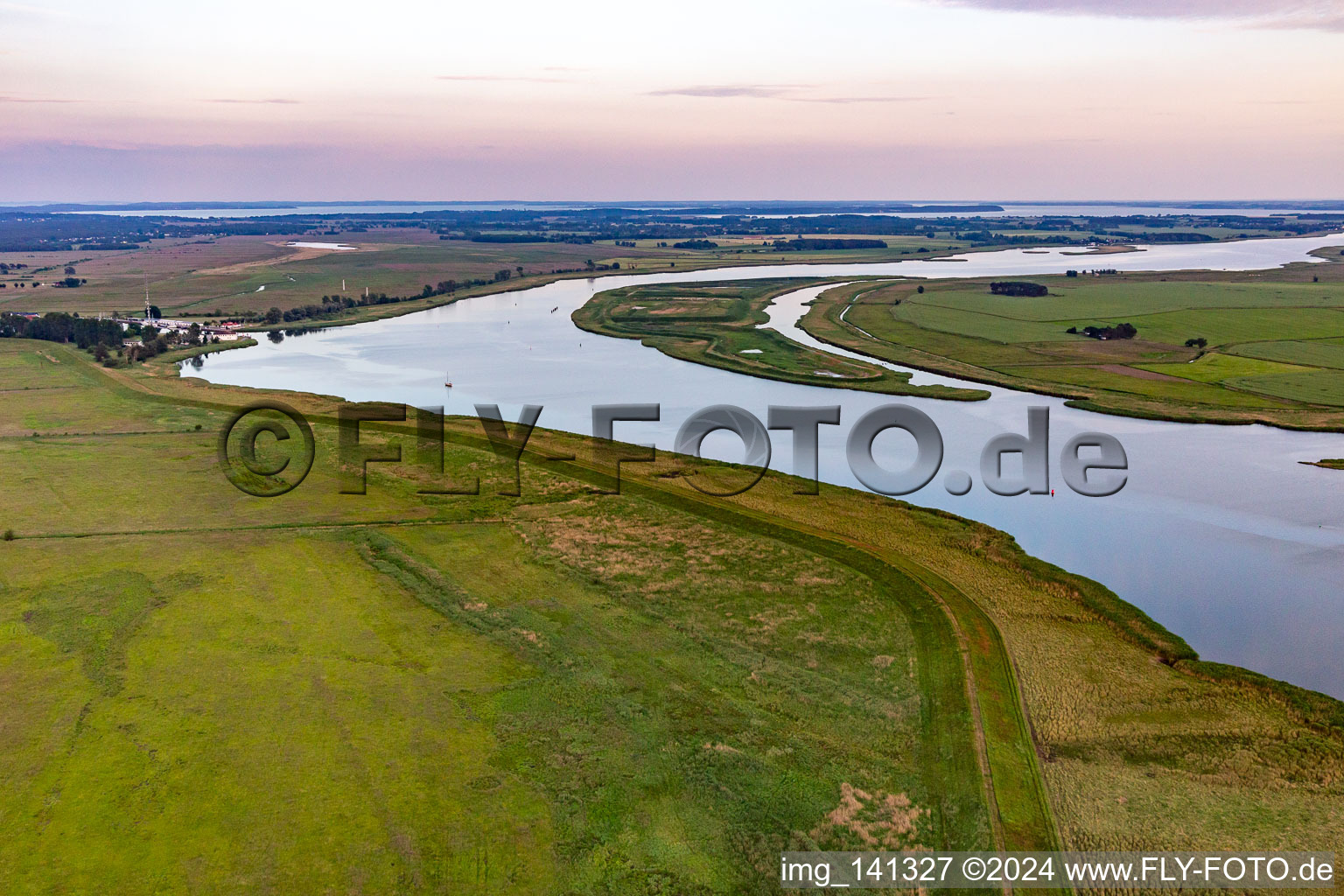 Insel Kleiner Wotig im Peenestrom im Ortsteil Hollendorf in Kröslin im Bundesland Mecklenburg-Vorpommern, Deutschland