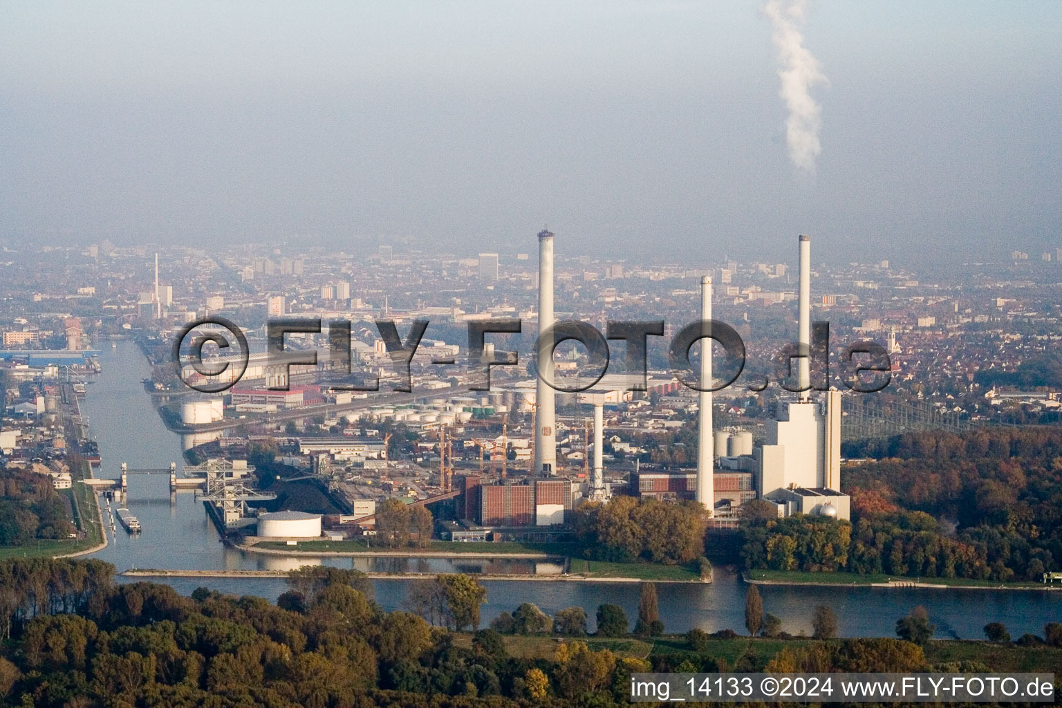Karlsruhe-Rheinhafen, EnBW Kraftwerk von Westen im Bundesland Baden-Württemberg, Deutschland