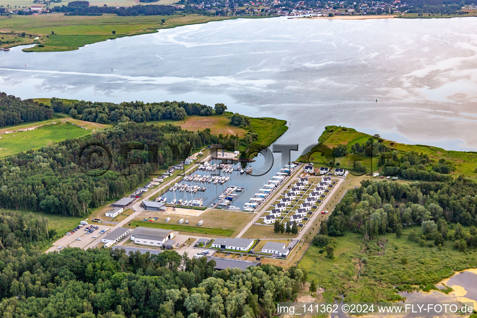 Luftbild von Yachthafen Peenemünde 22 mit Ferienwohnungen WELL Yachthafen Peenemünde Resort im Bundesland Mecklenburg-Vorpommern, Deutschland