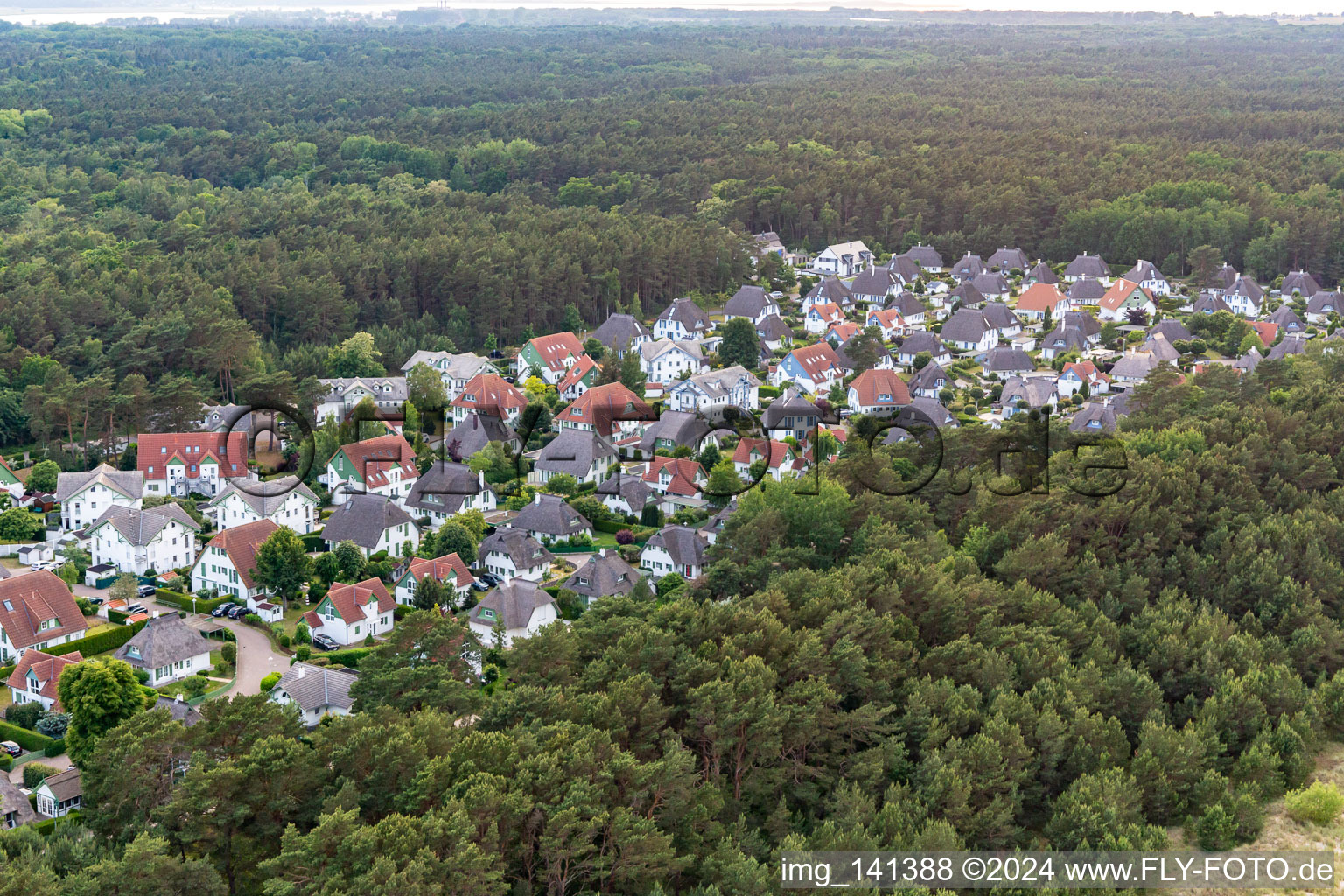 Reetdachsiedlung der Ferienwohnung Dünenresidenz in Peenemünde im Bundesland Mecklenburg-Vorpommern, Deutschland