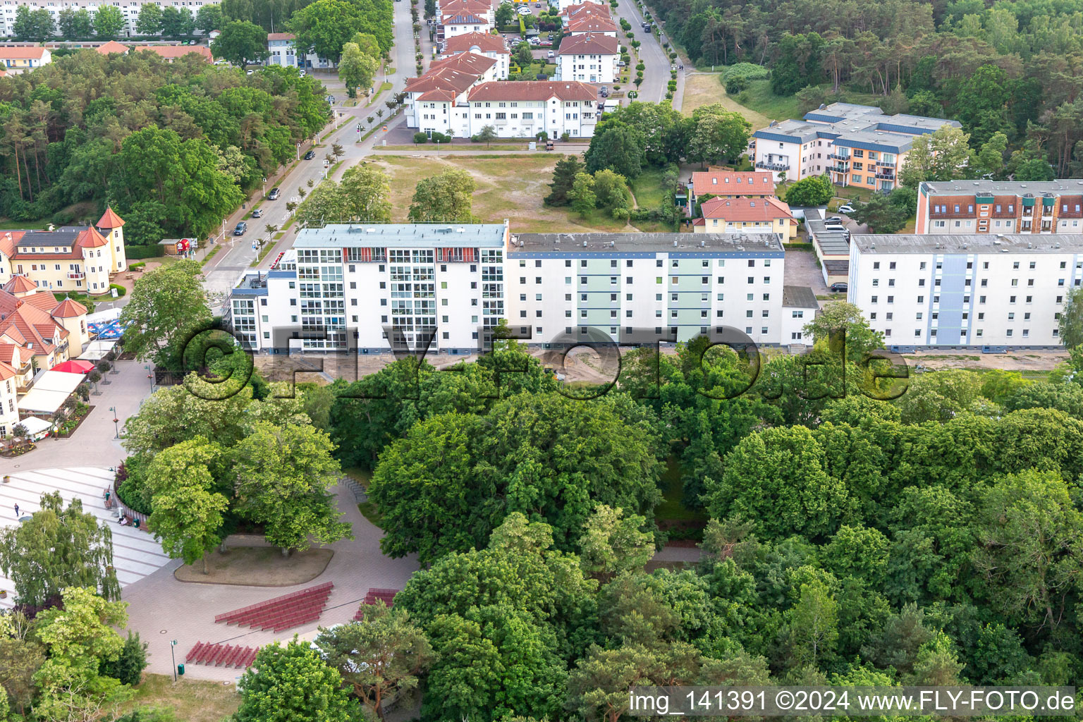 Strand-Vorplatz mit Freilichtbühne in Karlshagen im Bundesland Mecklenburg-Vorpommern, Deutschland