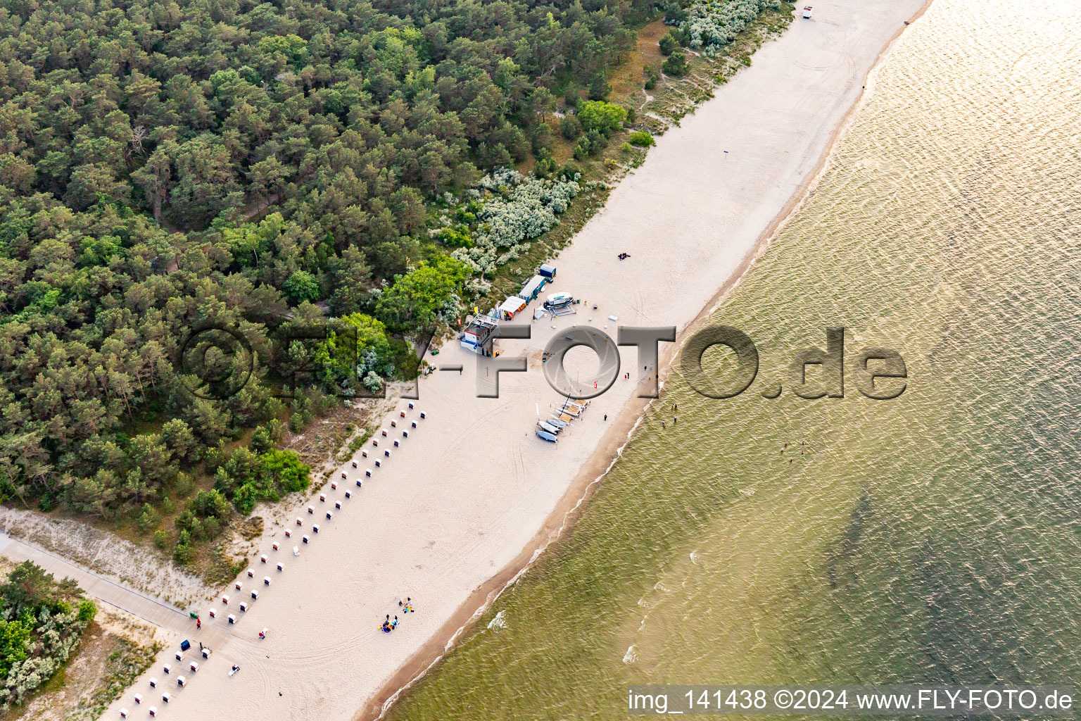 Luftbild von Surfschule Sportstrand Zinnowitz und  Surfbar 8Q im Bundesland Mecklenburg-Vorpommern, Deutschland