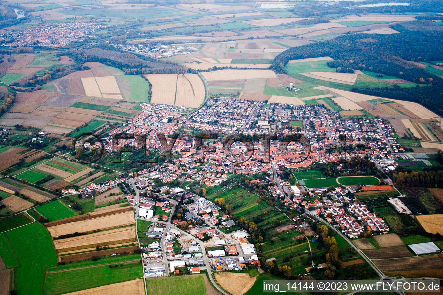 Ortsteil Hochstetten in Linkenheim-Hochstetten im Bundesland Baden-Württemberg, Deutschland aus der Luft betrachtet