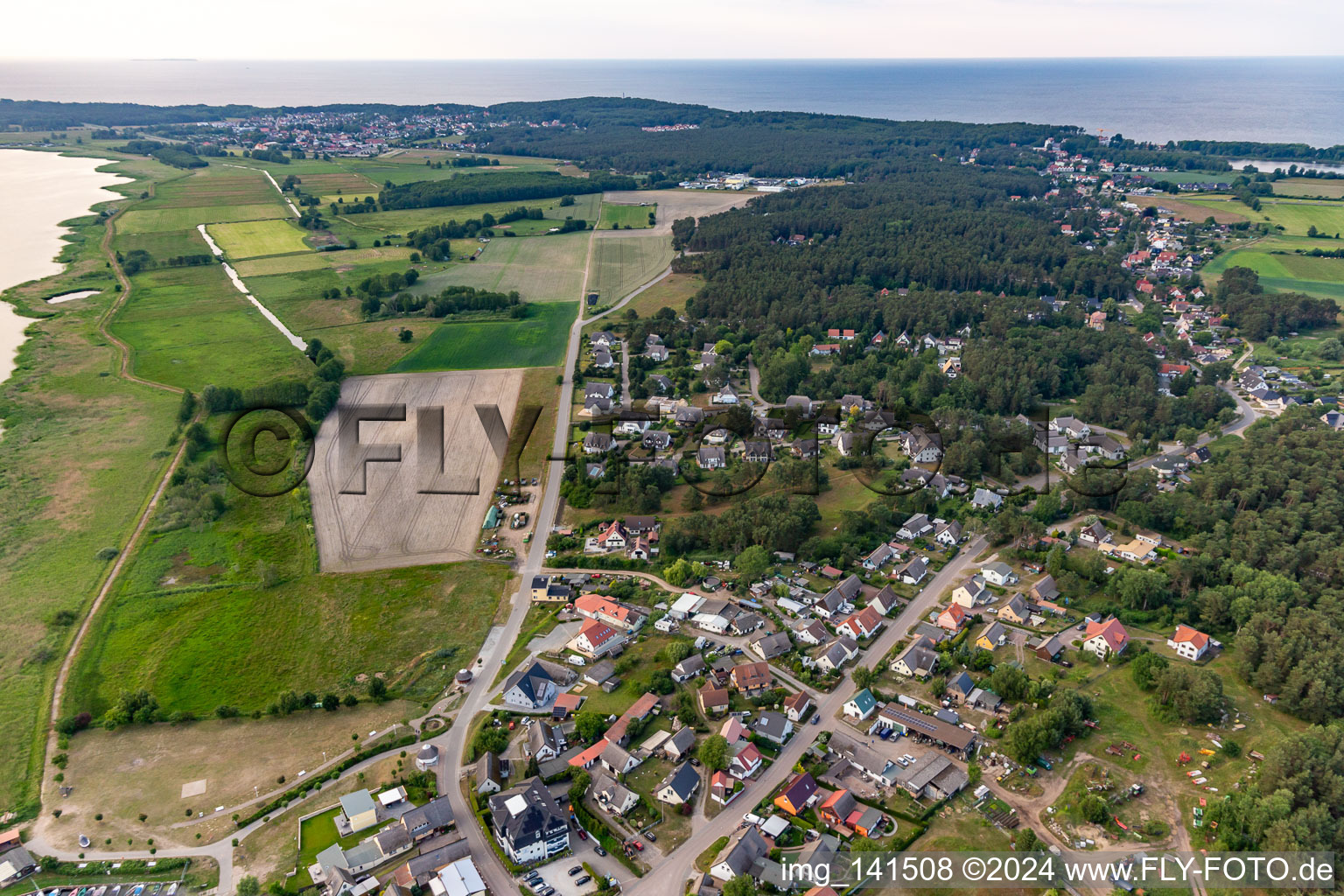 Loddin von Süden im Bundesland Mecklenburg-Vorpommern, Deutschland