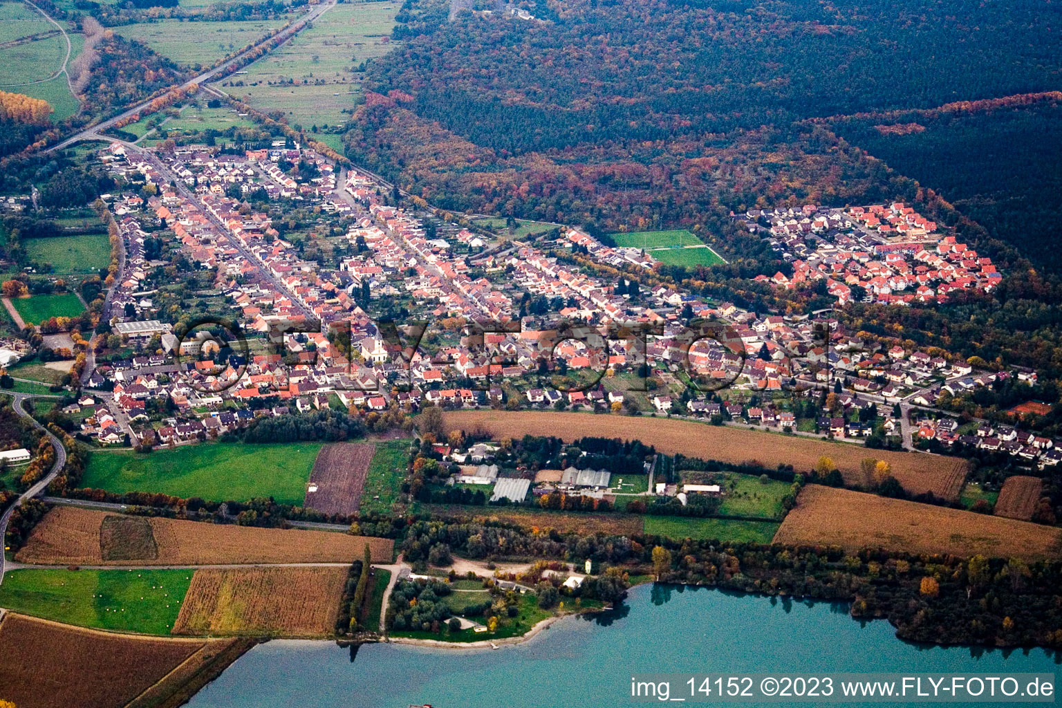 Luftaufnahme von Ortsteil Huttenheim in Philippsburg im Bundesland Baden-Württemberg, Deutschland